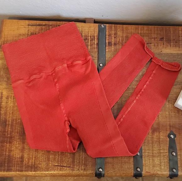 ❤ Free People Ultra High Rise Happiness Runs Leggings ❤ - Picture 7 of 16